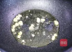 Illustration of how to make green pepper and egg noodles 13