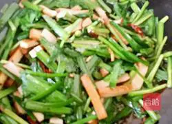 Illustration of how to make stir-fried dried beans with leeks 10