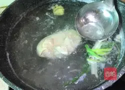 Illustration of how to make chicken breast with Cordyceps flowers 3