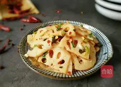 Illustration of how to make cold spicy lotus root slices 10