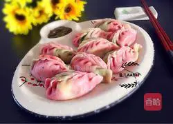 Illustration of how to make colorful dumplings (pork and garlic stuffing) 12