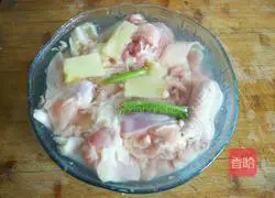 Illustration of how to cook potato stewed chicken nuggets 2