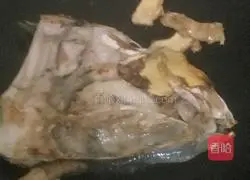 Illustration of how to make fish head tofu soup 3