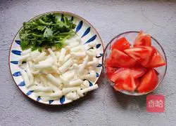 Illustration of how to make tomato, seafood and mushroom soup 2