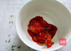 Illustration of how to make red braised elbow 2