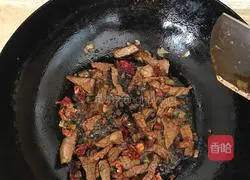 Illustration of how to make steamed noodles with dried beans 4