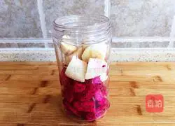 Banana Pitaya Illustration of how to make fruit yogurt cup 4