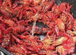Stir-fry Illustration of how to make crayfish 9
