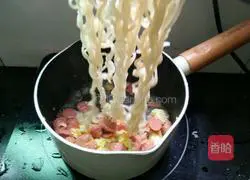 Illustration of how to make spicy fried noodles with ham sausage 8