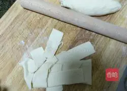 Illustration of cooking noodles with wild crucian carp soup 9