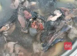 Illustration of how to make tomato black chicken soup 1