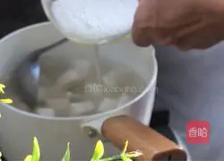 Illustration of how to make seaweed, tofu and gossip soup 10