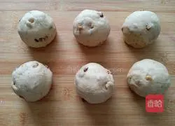Illustration of how to make red dates and brown sugar steamed buns 11