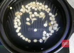 Recipe for Tremella Fungus and Lotus Seed Snow Pear Soup (Casserole Version) 2