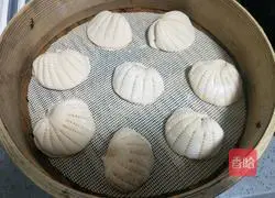 Illustration of how to make carrot and shell steamed buns 19