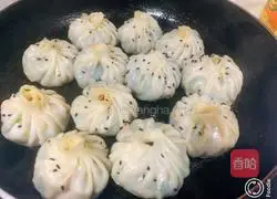 Illustration of how to make fried vegetables and fragrant dried buns 12