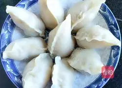 Illustration of how to make hot noodle dumplings 19