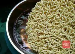 Illustration of how to make mushroom and shrimp noodles 6