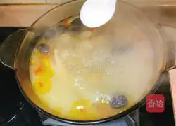 Illustration of how to make stewed chicken with Gastrodia elata and Codonopsis pilosula 10