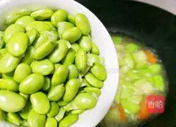 Illustration of how to make loofah, edamame and shrimp soup 9