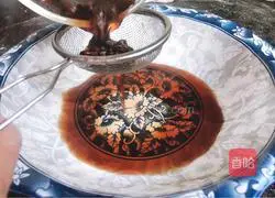 Like the illustration of how to make piggy steamed buns 2