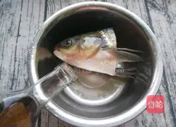 Illustration of how to make fish head and tofu soup 2