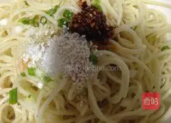 Illustration of how to make Sichuan cold noodles 6