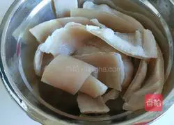 Illustration of how to make egg and vegetable pork skin 1