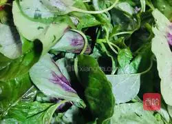 Tomato, egg and amaranth soup recipe 1