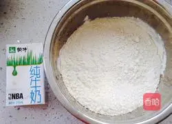 Illustration of how to cut steamed buns with milk knife 1