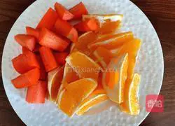 Illustration of how to make freshly squeezed orange juice 4