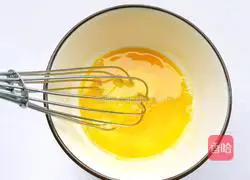 Illustration of how to make crispy sausage puff pastry rolls 6