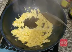 Illustration of making scissor noodles 3