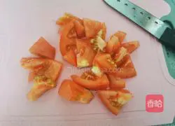 Illustration of how to make dragon fruit and tomato whitening juice 2