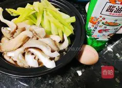 Illustration of how to make lettuce, oyster mushroom and egg soup 1