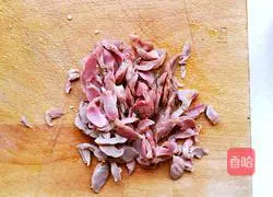 Illustration of how to make spicy and sour chicken gizzards 5