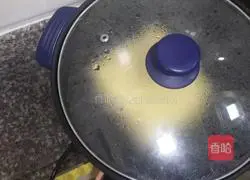 Illustration of how to make noodles with salad dressing 1