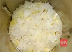 Illustration of how to make white fungus, snow pear and lily rice paste 6