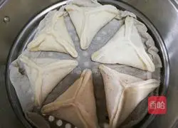 Illustration of how to make sugar triangle 9