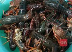 Illustration of how to make spicy crayfish 1