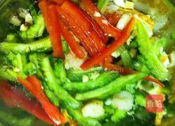 Illustration of how to make bitter melon salad with shrimps 8