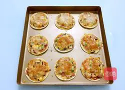 Illustration of how to make dumpling crust pizza 11