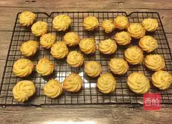 Illustration of how to make coconut cookies 15