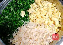 Illustration of how to make leek, shrimp skin and egg pie 4