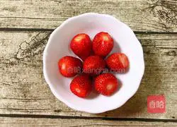 Strawberry Lactobacillus Milkshake Recipe Illustration 3