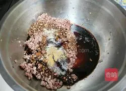 Illustration of how to make beef and onion dumplings 1