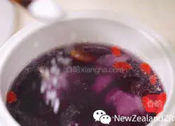 Illustration of how to make Alpine purple radish ribs and New Zealand fish maw soup 7