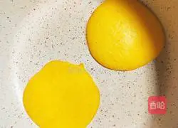 Baby food supplement pumpkin soft cake Illustration of how to do it 5