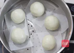 Illustration of how to make salted egg yolk and meat floss green dumplings 14