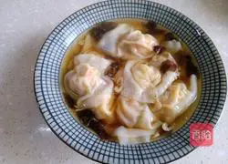 Illustration of how to make carrot and fresh meat wontons 12